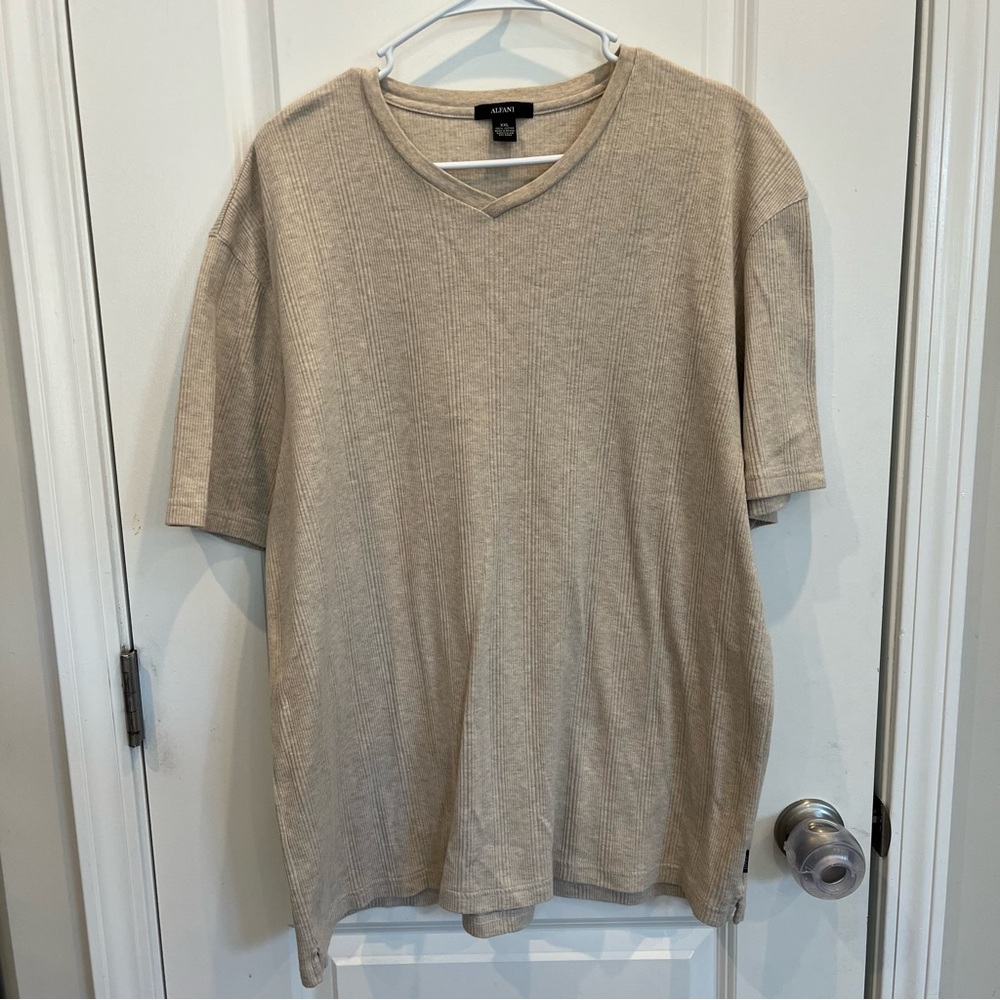 Alfani Men’s Short Sleeve V-Neck Stretch Rib Knit Shirt Khaki Tan XXL Split Hem